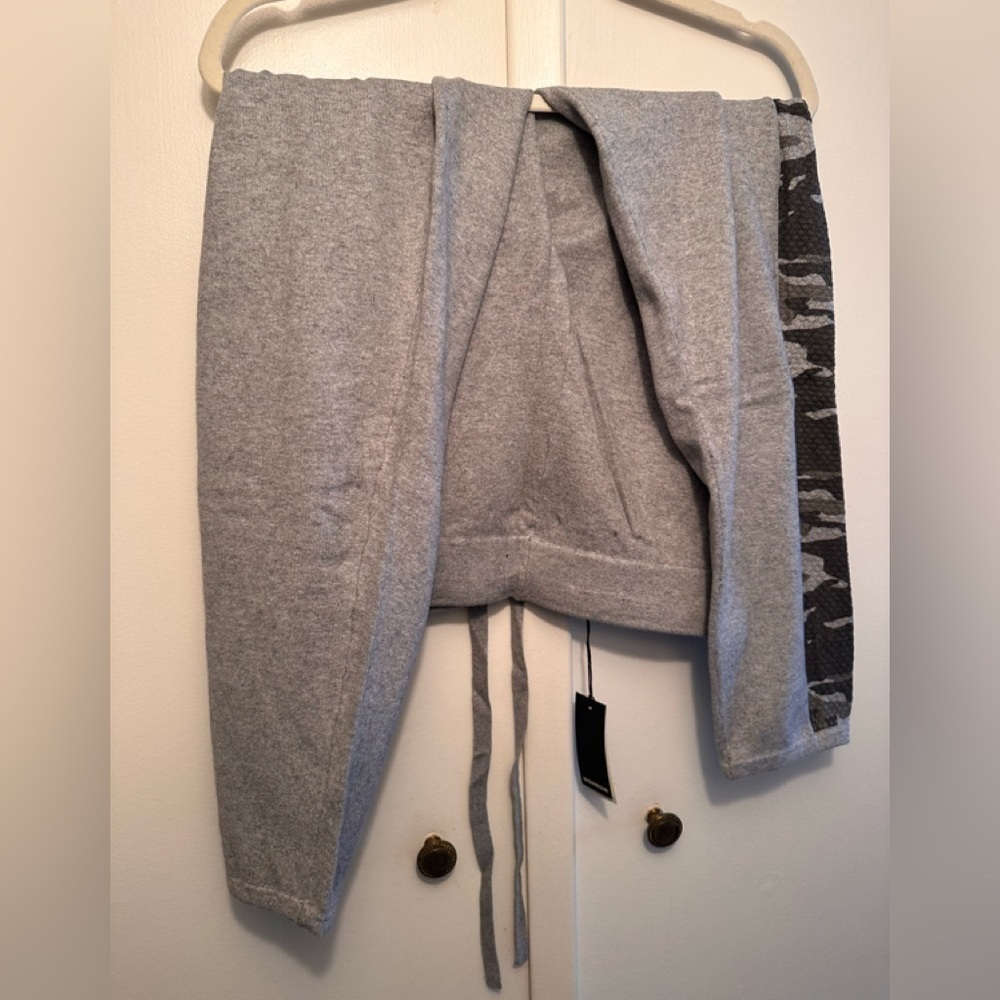 🩶 Monrow Vintage Sweatpants Camo Side Stripe Small NWT Jogger Lounge Pants - Picture 4 of 4